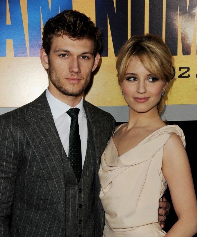 Dianna Agron và Alex Pettyfer từng là cặp đôi đẹp của làng giải trí Hollywood, họ yêu nhau khi đóng bộ phim I Am Number Four vào năm 2010. Sau 7 tháng mặn nồng, 2 diễn viên chia tay trong bối cảnh không mấy tốt đẹp. Dianna rời khỏi ngôi nhà sống chung với Alex vào tuần có ngày Lễ tình nhân năm 2011. 