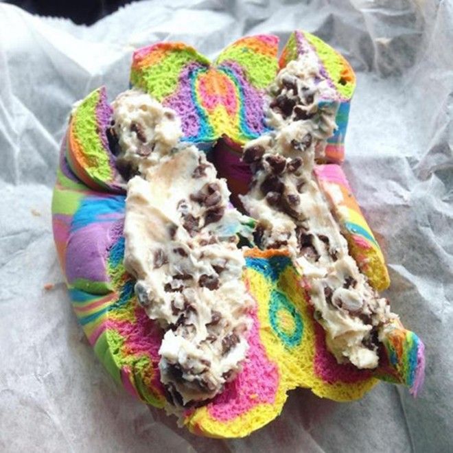 banh-mi-bay-sac-cau-vong-4