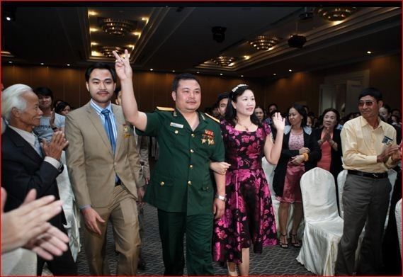 Bị can Lê Xuân Giang (mặc quân phục) tại một cuộc hội thảo của Liên kết Việt. Ảnh: lkv.com.vn