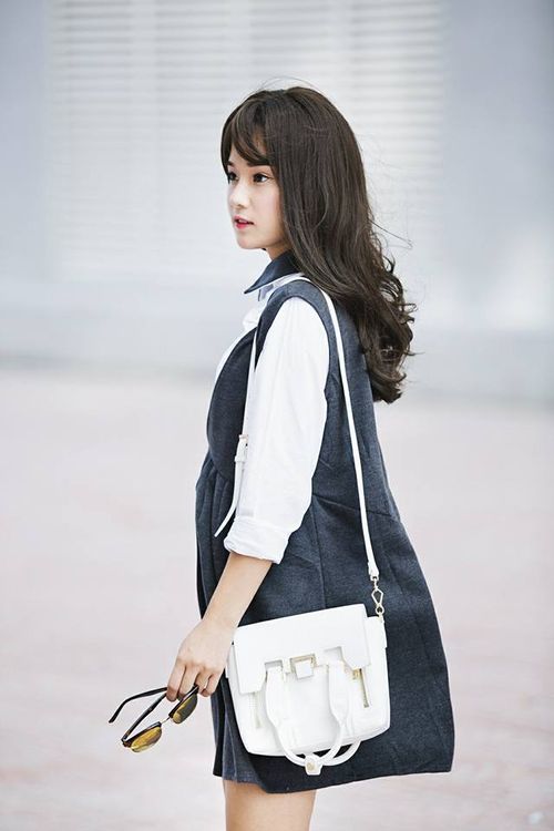...hoặc blazer xám đậm hơn.
