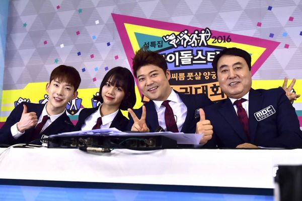 Dàn host của 2016 Idol Athletic Championships.
