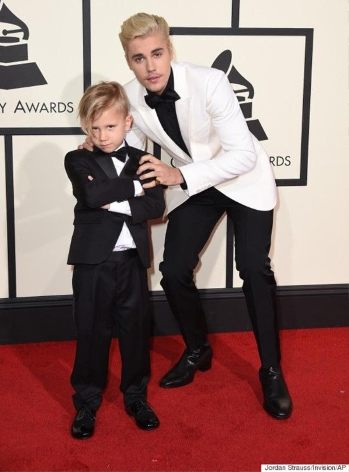 Jaxon Bieber, left, and Justin Bieber arrive at the 58th annual Grammy Awards at the Staples Center on Monday, Feb. 15, 2016, in Los Angeles. (Photo by Jordan Strauss/Invision/AP)