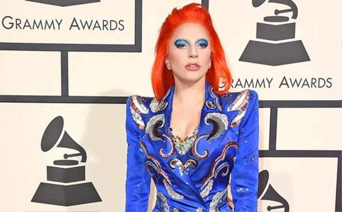 Lady Gaga trên thảm đỏ Grammy.