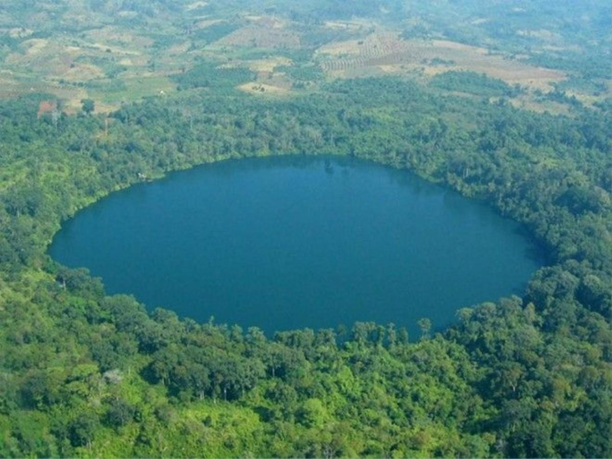 Hồ Yeak Laom ở Ratanakiri.