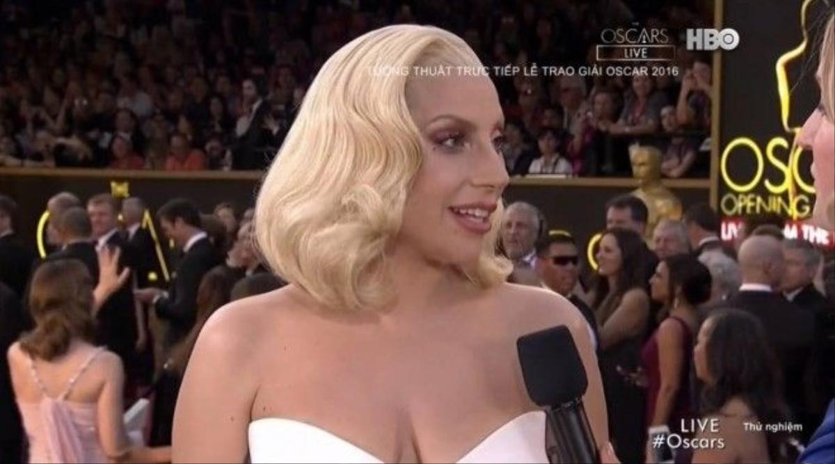 Lady Gaga khá hào hứng với lễ trao giải sắp diễn ra, thay vì là một khách mời trình diễn như năm ngoái, năm nay, nữ ca sĩ tham gia với tư cách là một ứng cử viên Oscar cho người thể hiện ca khúc nhạc phim xuất sắc.