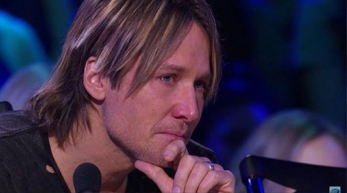 Giám khảo Keith Urban đã vô cùng xúc động trước màn biểu diễn của Kelly